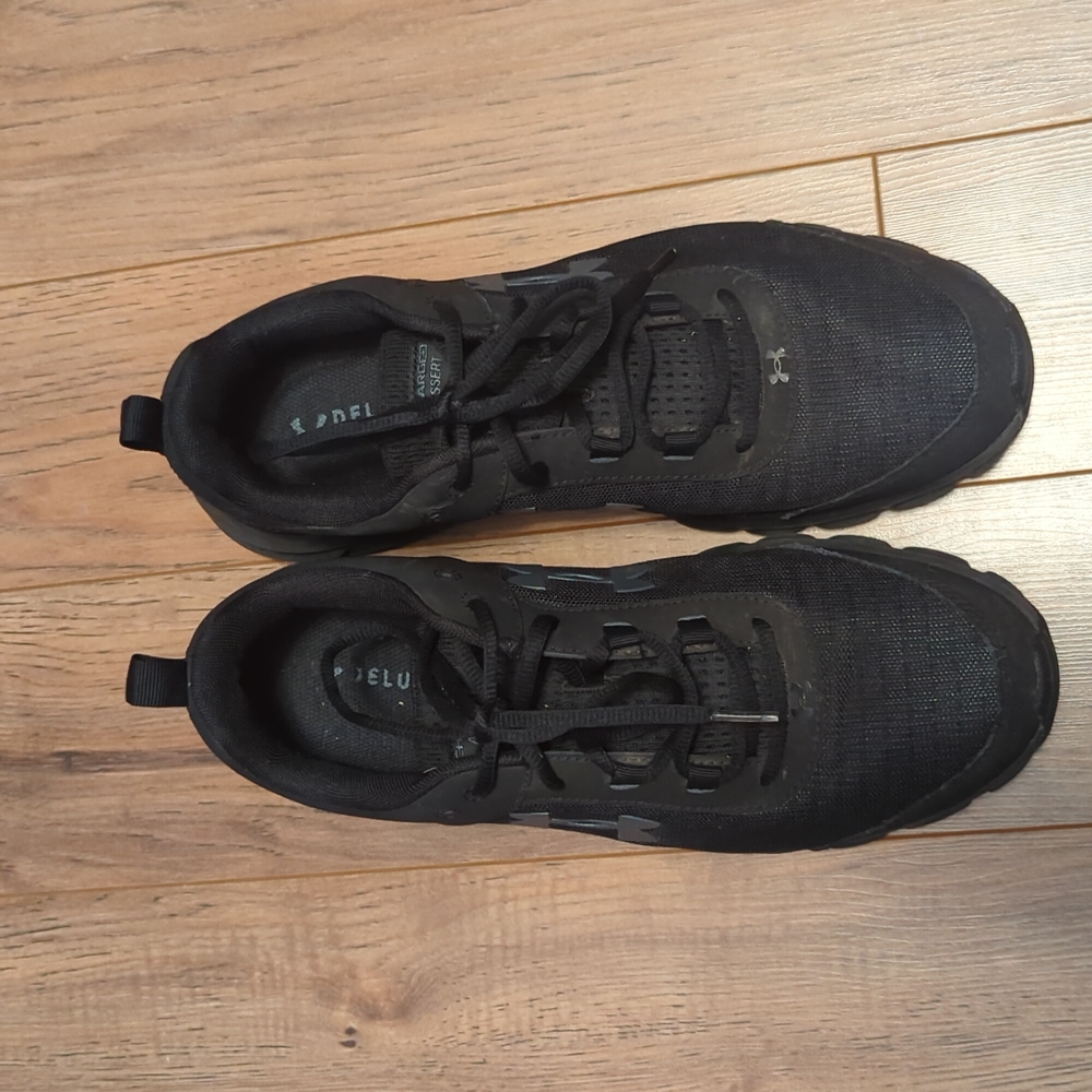 Men's size 11 Under Armour all black training shoes in great condition